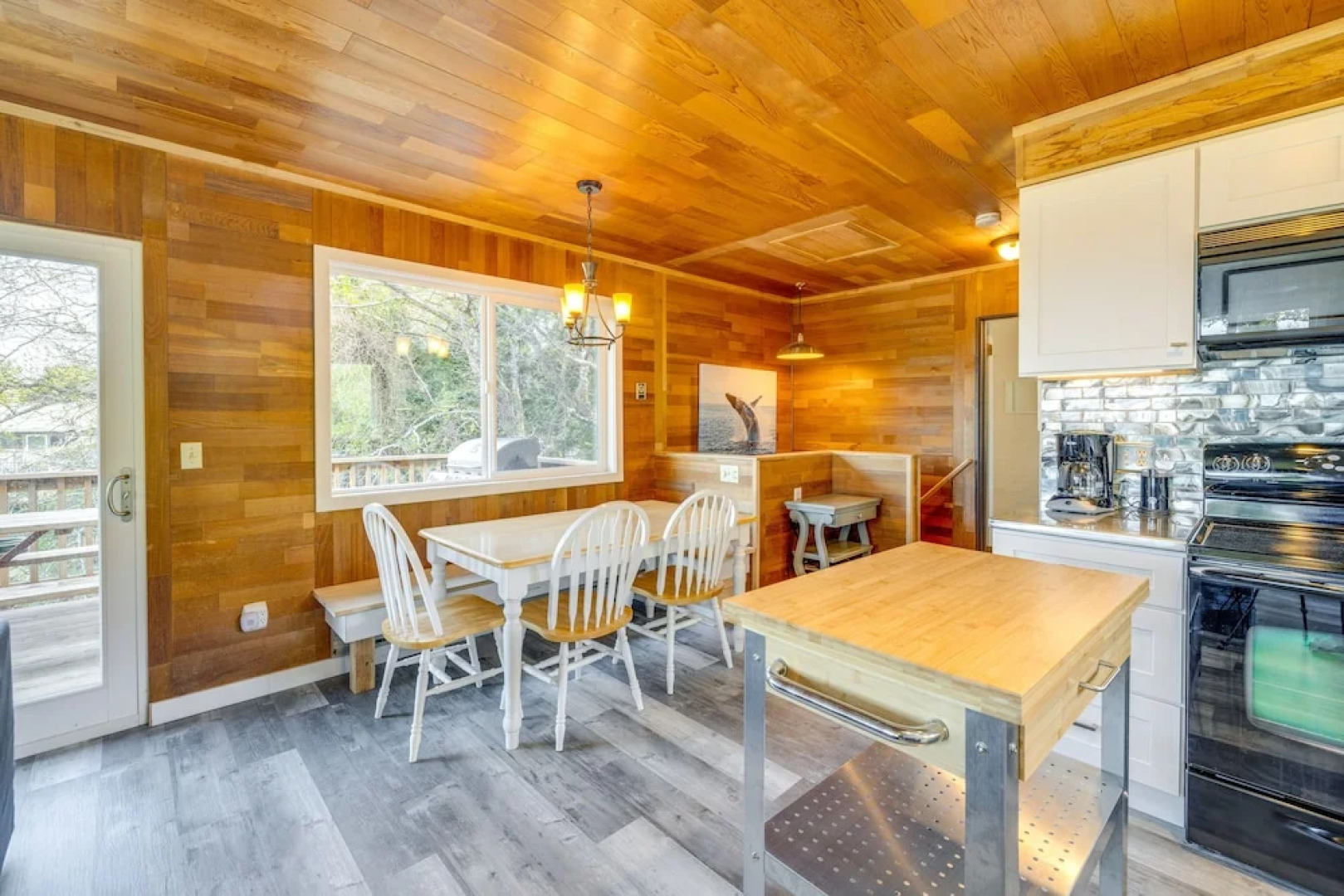 Lovely Cannon Beach Vacation Rental w/ Hot Tub