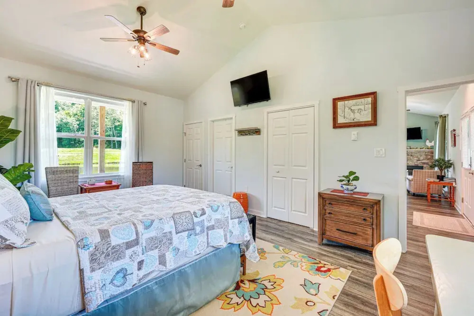 Close to Slopes: Lakeside Cottage in Pocono Mtns