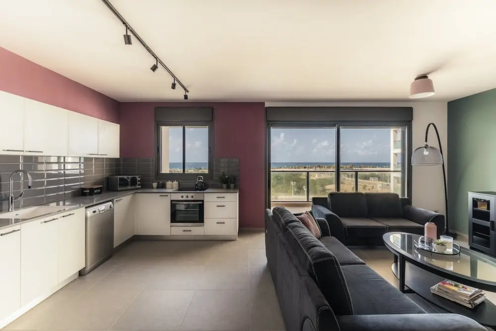 Stunning 4Bd Apt w/ Balcony, Parking & Sea Views by Sea N' Rent