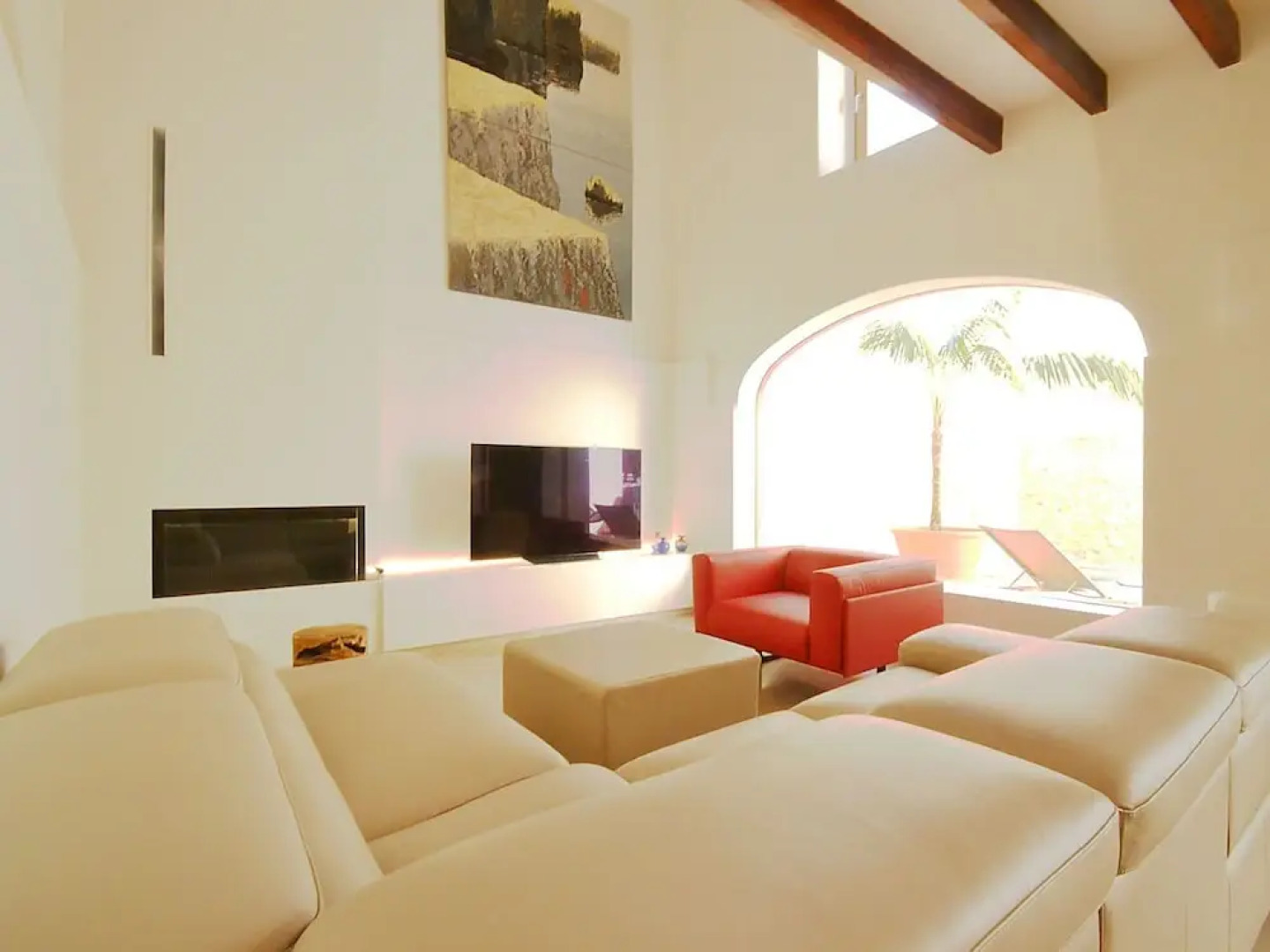 Top Quality Modern Town House in Petra With Private Pool