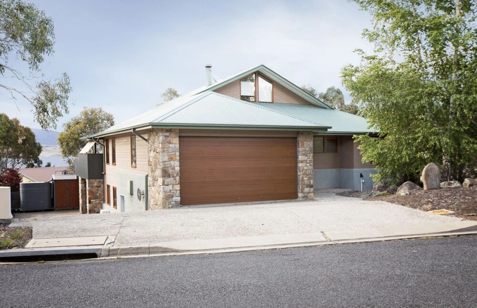 Rimrock - Superior waterfront home