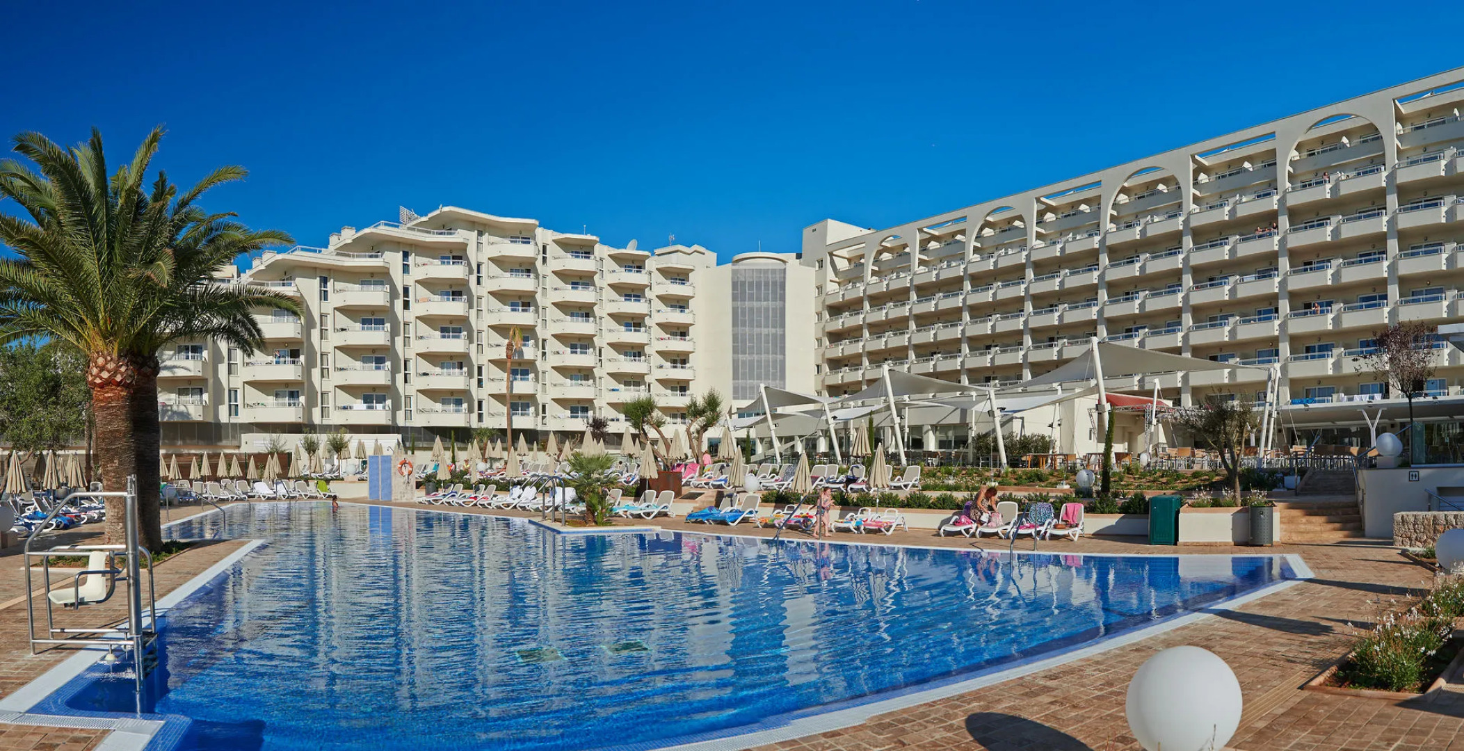 Hipotels Coma Gran Aparthotel