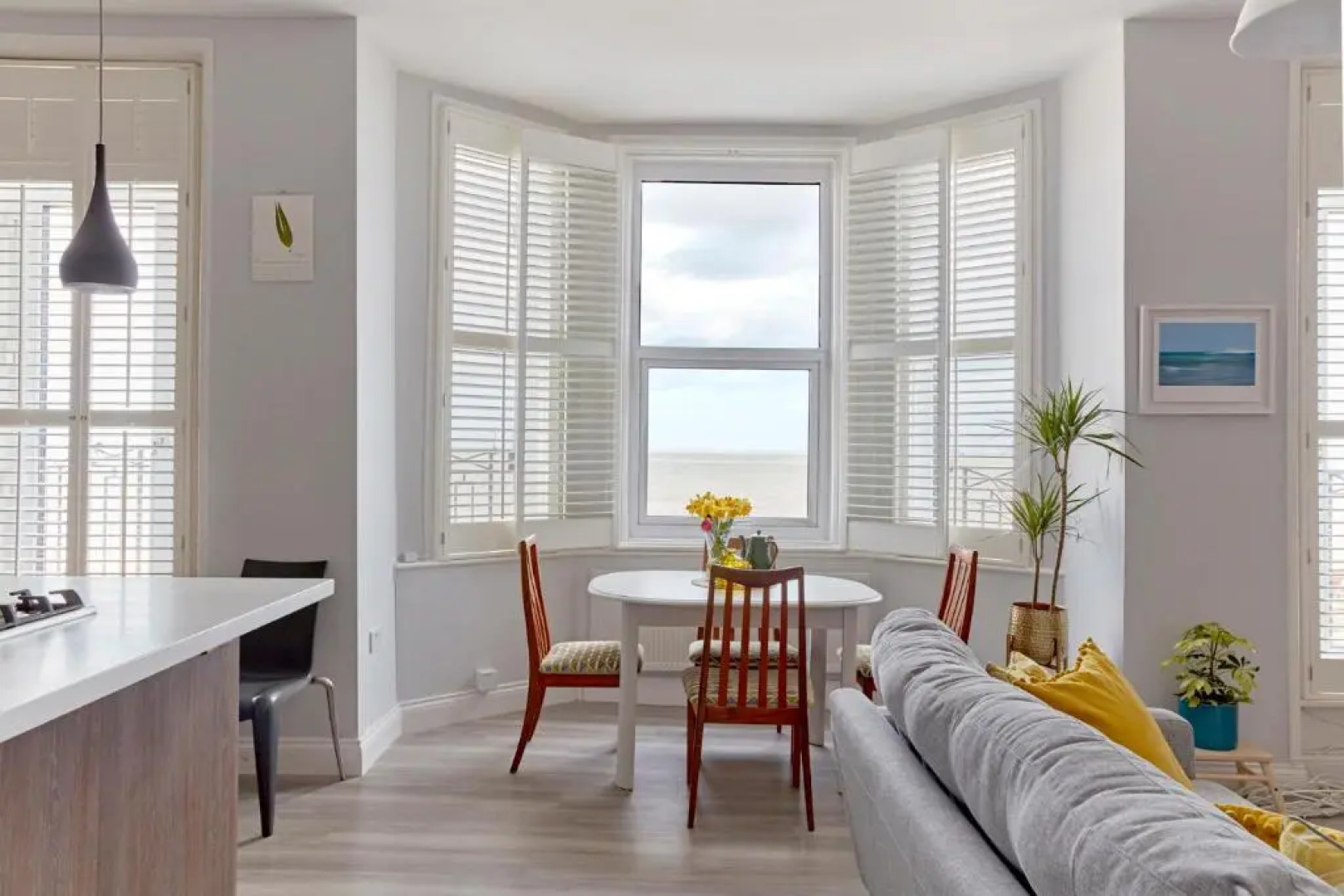 Spacious beach front apartment with stunning sea views