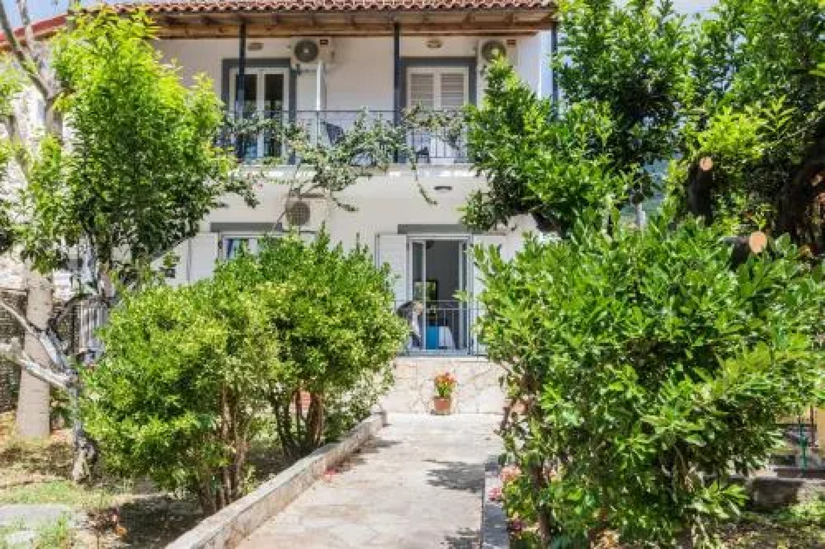 Irini Apartments and Studios