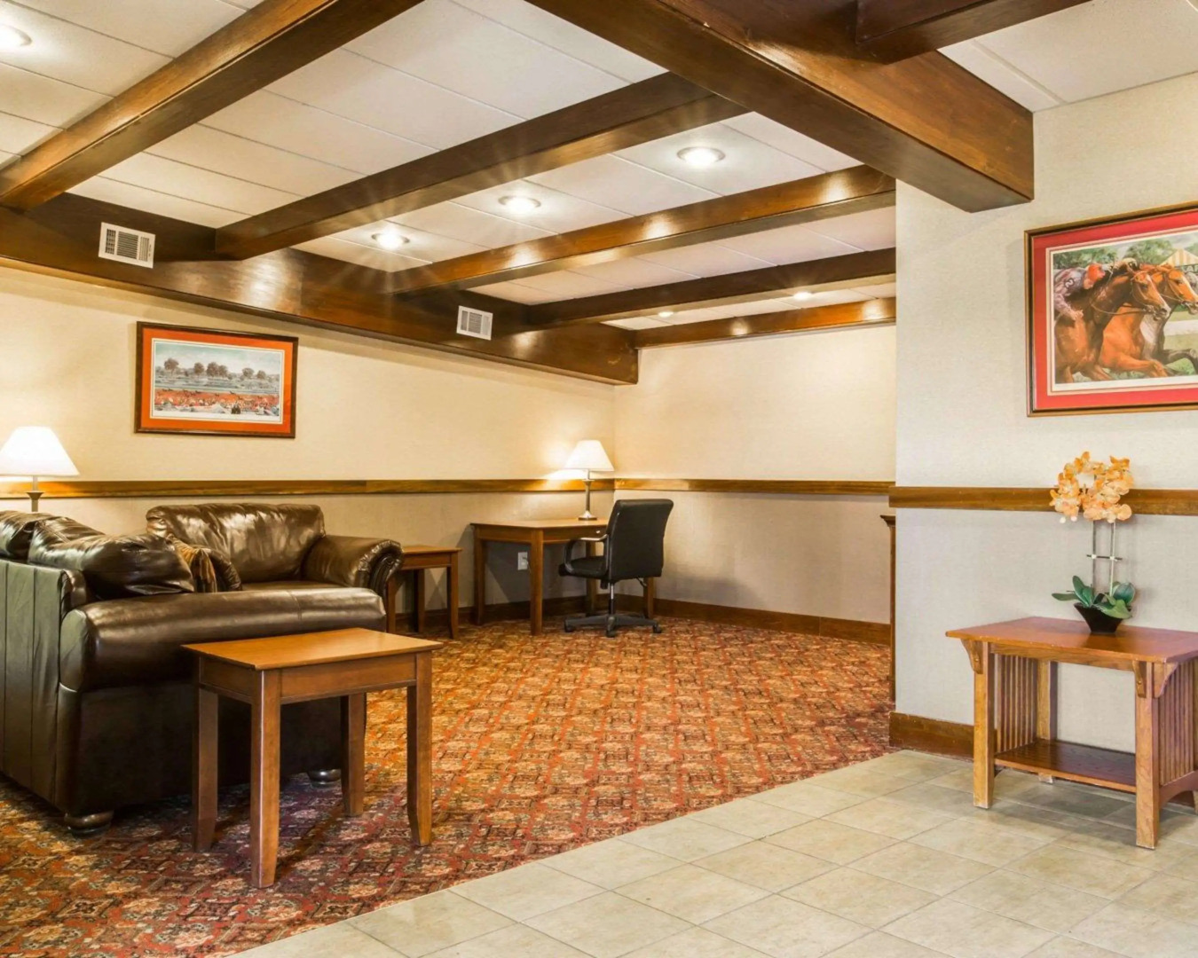Clarion Inn & Suites at the Outlets of Lake George