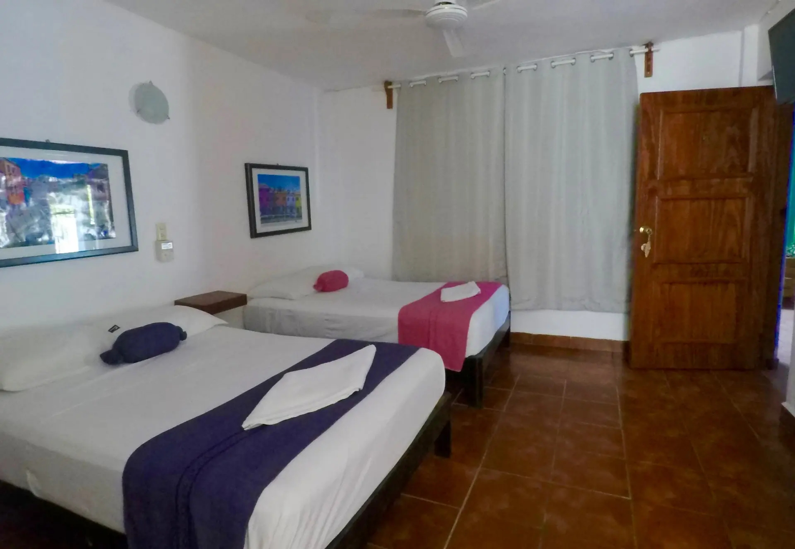 Mayflower Hotel & Hostal