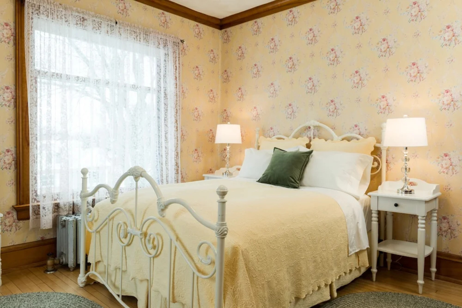 Honeybee Inn Bed & Breakfast