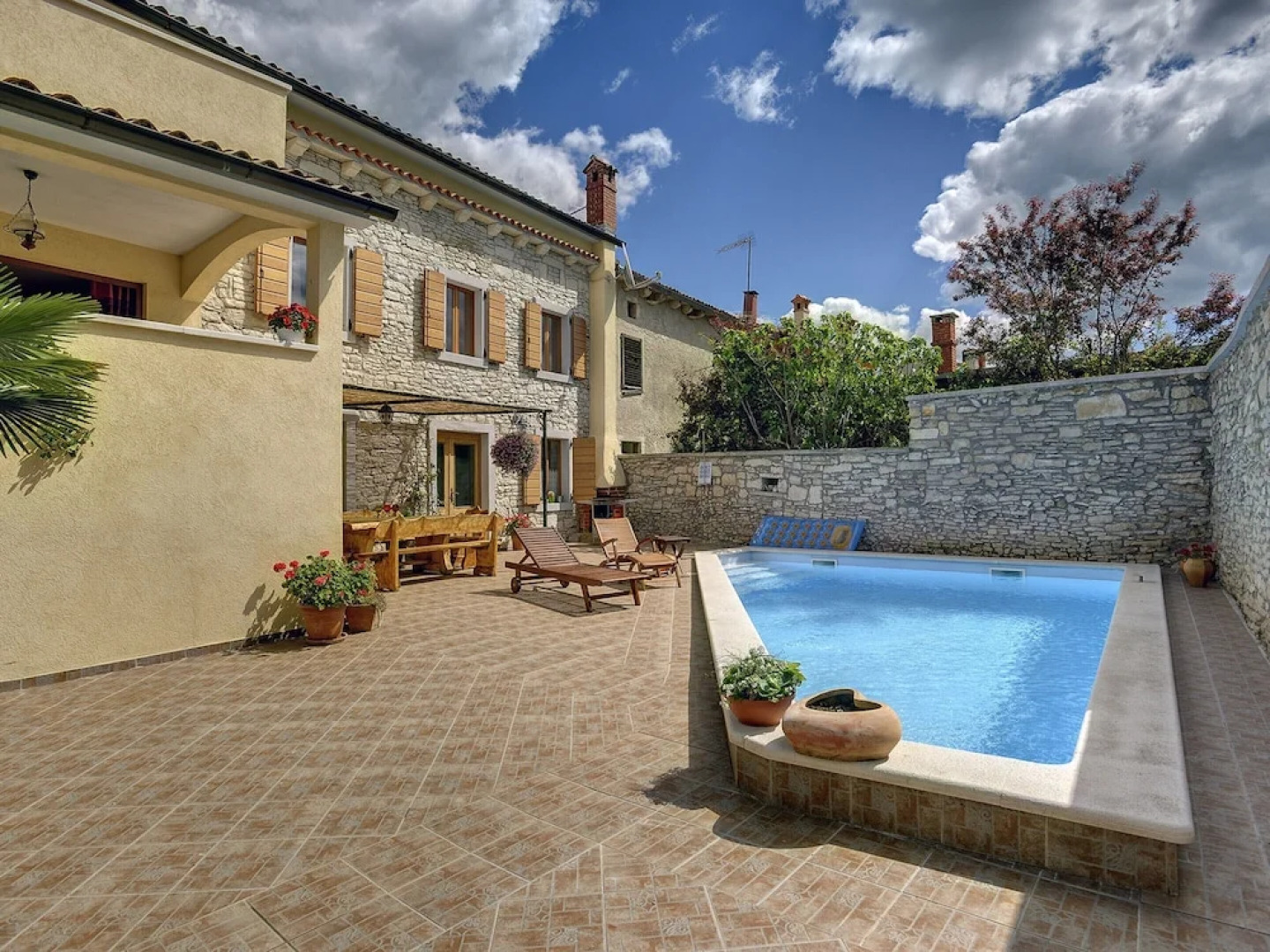 Well Maintained Holiday Home With Private Heated Pool Near the Beach