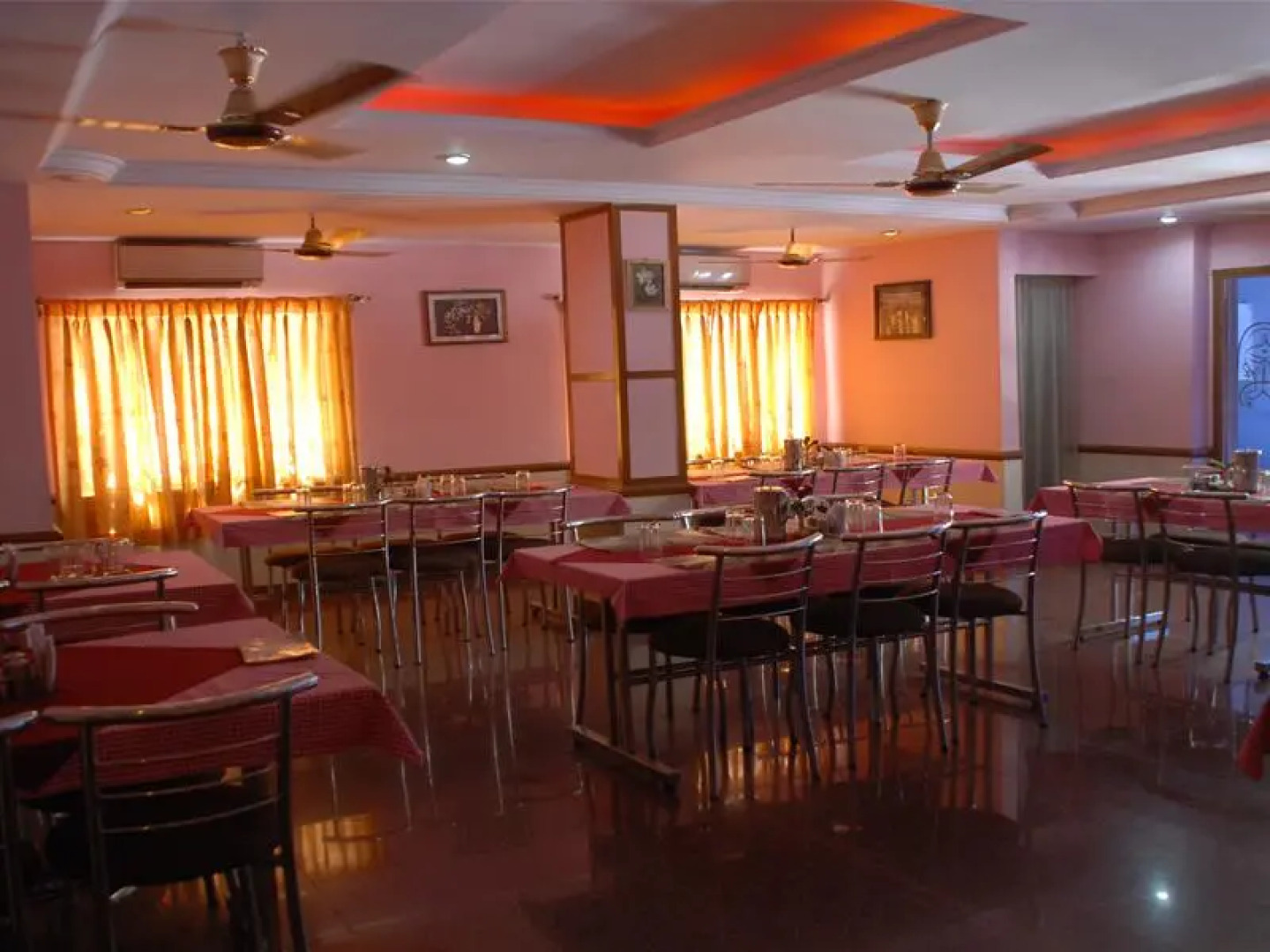 Hotel Dwaraka Inn