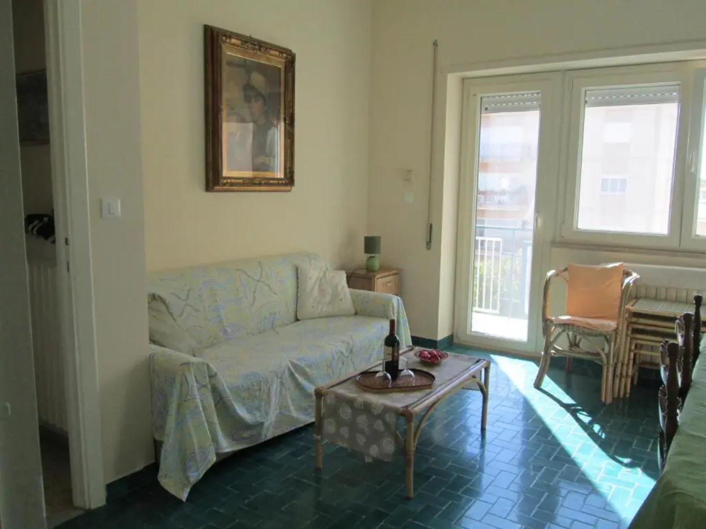 Luminoso Appartamento A 80 Metri dal Mare