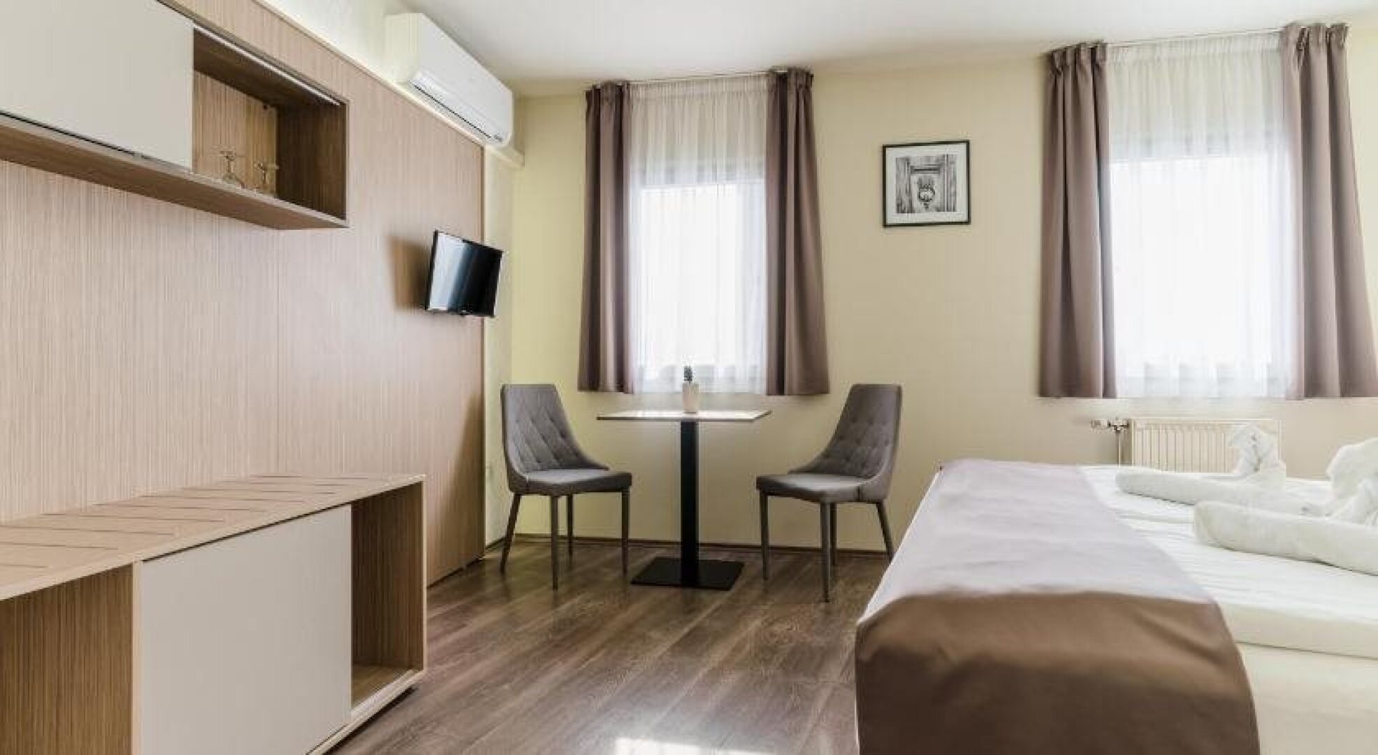 Amstel Hattyú Fogadó és Amstel Cafe & Restaurant