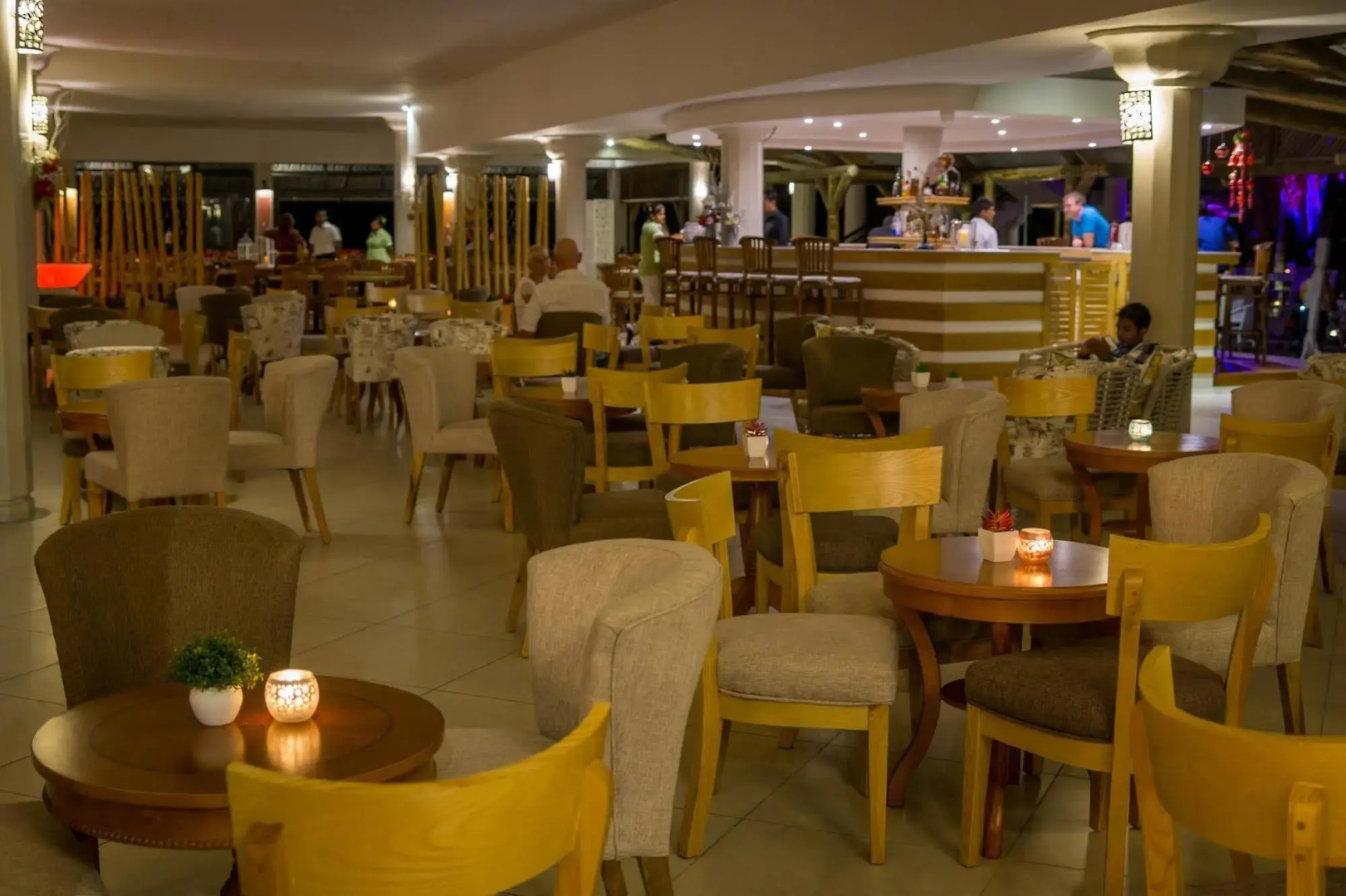 Le Peninsula Bay Beach Resort