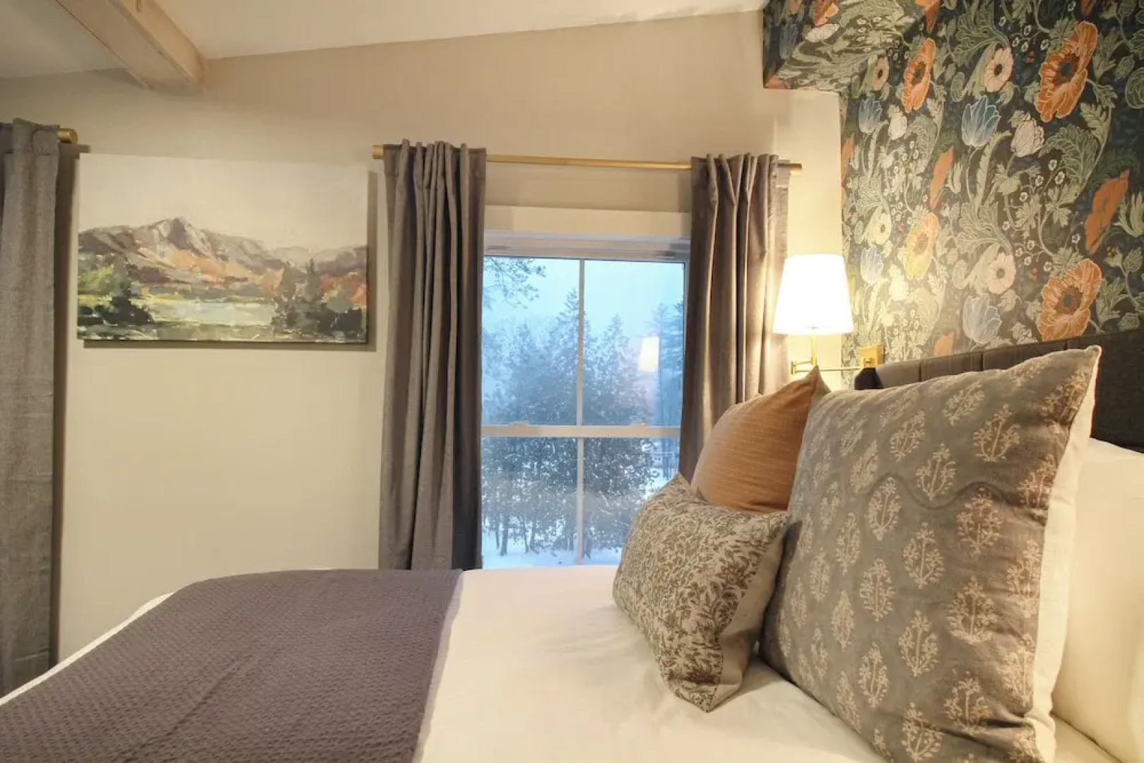 The Aurora Inn & Cottages