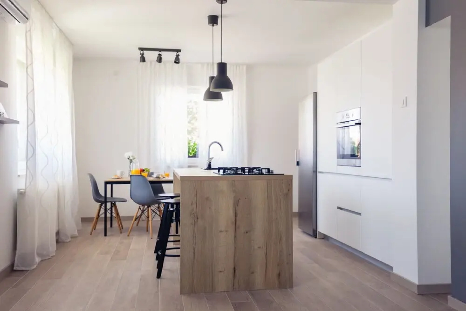 Rooms & apartments Karlo