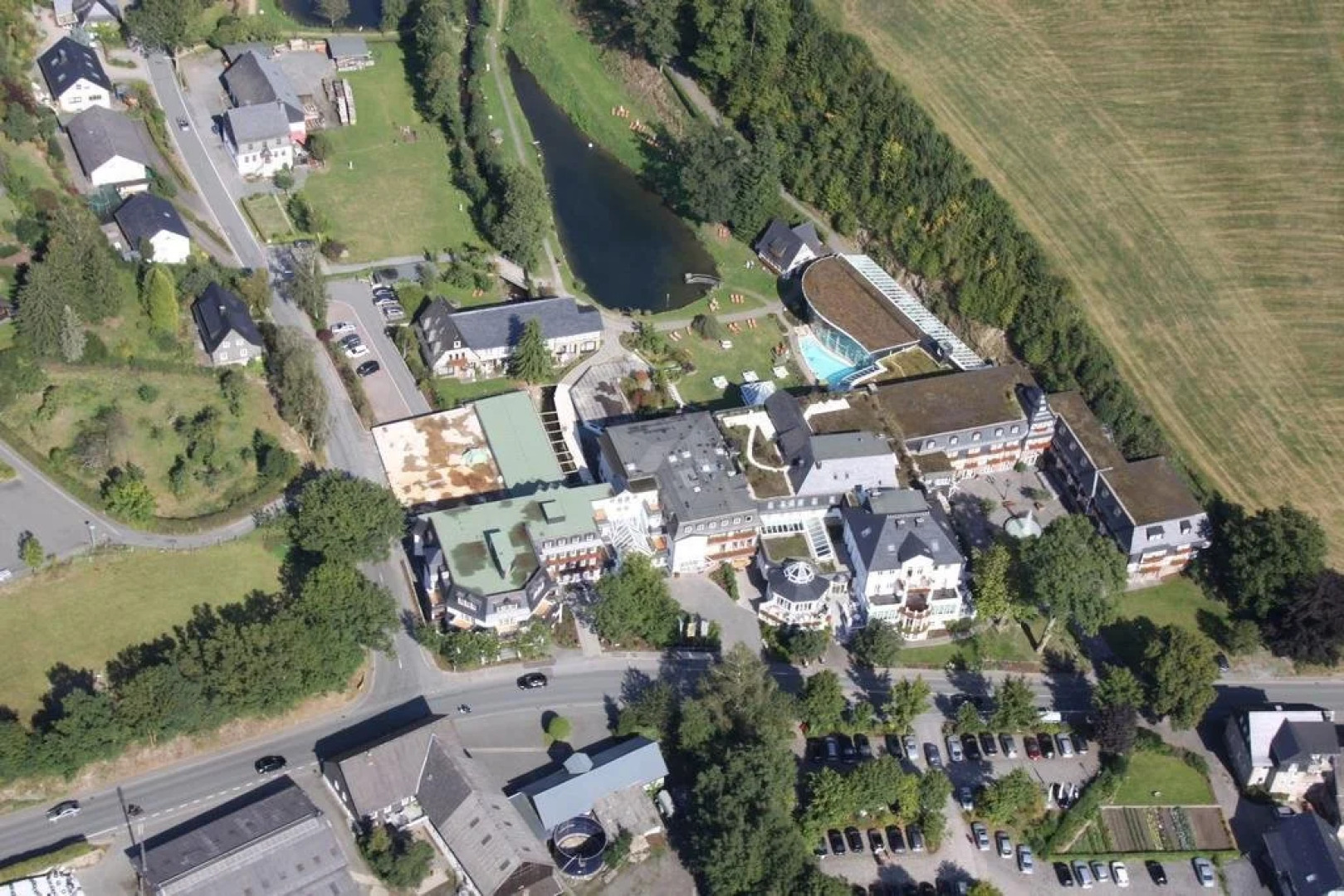 Golden Bridge Holiday Hotel