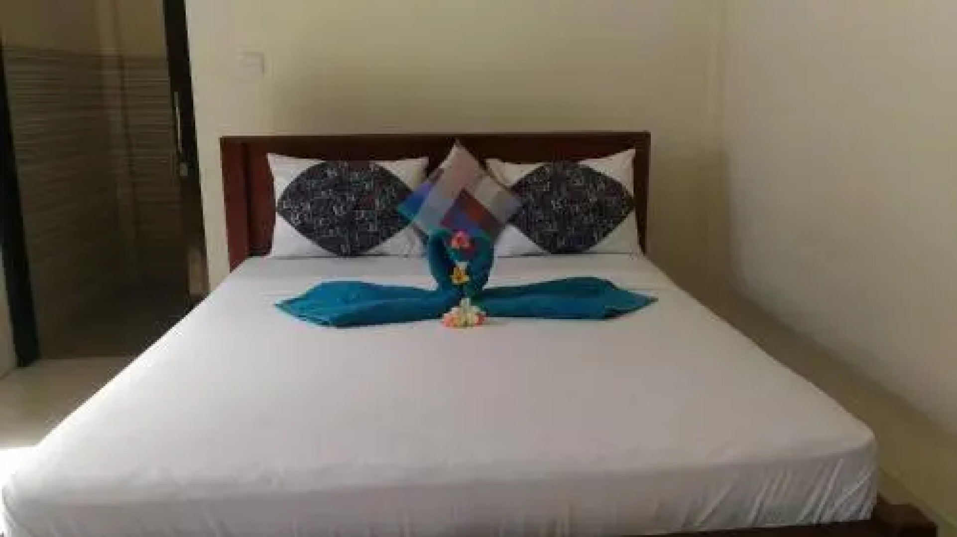 Warung Santa Fe and Bungalows