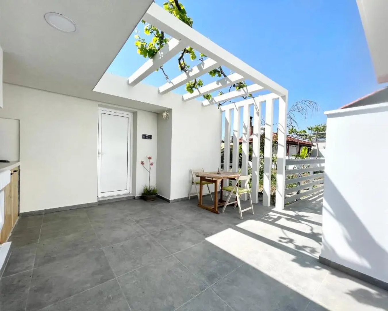 White House Kokas Luxury Apartments