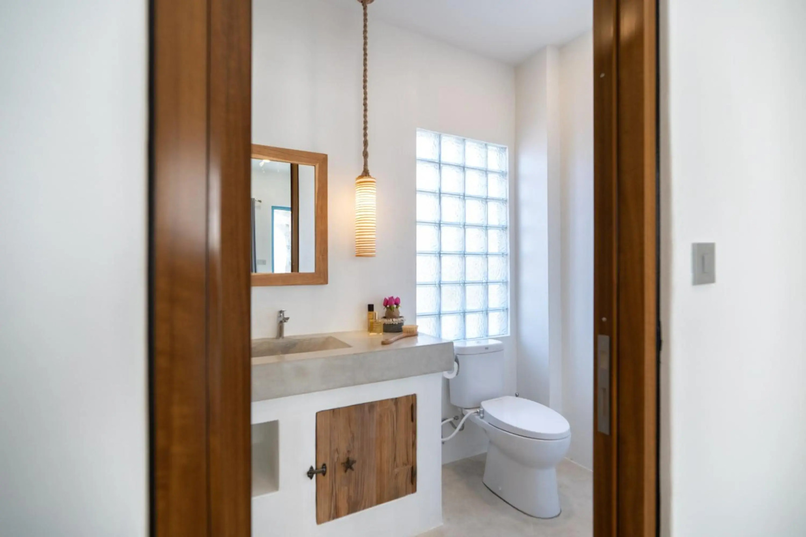 Seaesta Komodo Hotel & Hostel