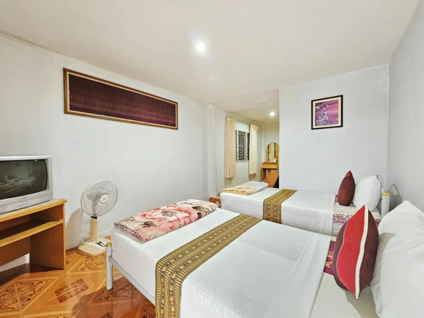 P California Inter Hostel