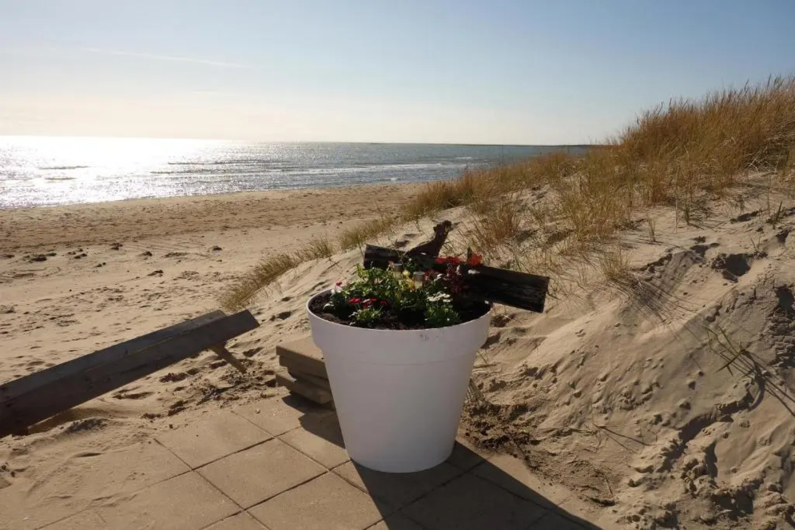 FlipFlop Beach Bar & Rooms