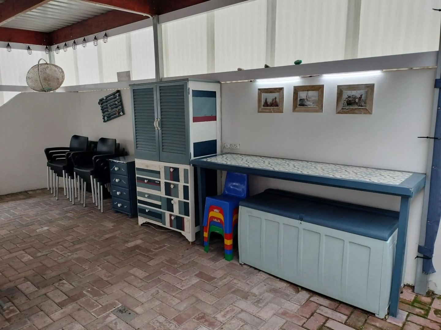 6 bedroom house and cottage