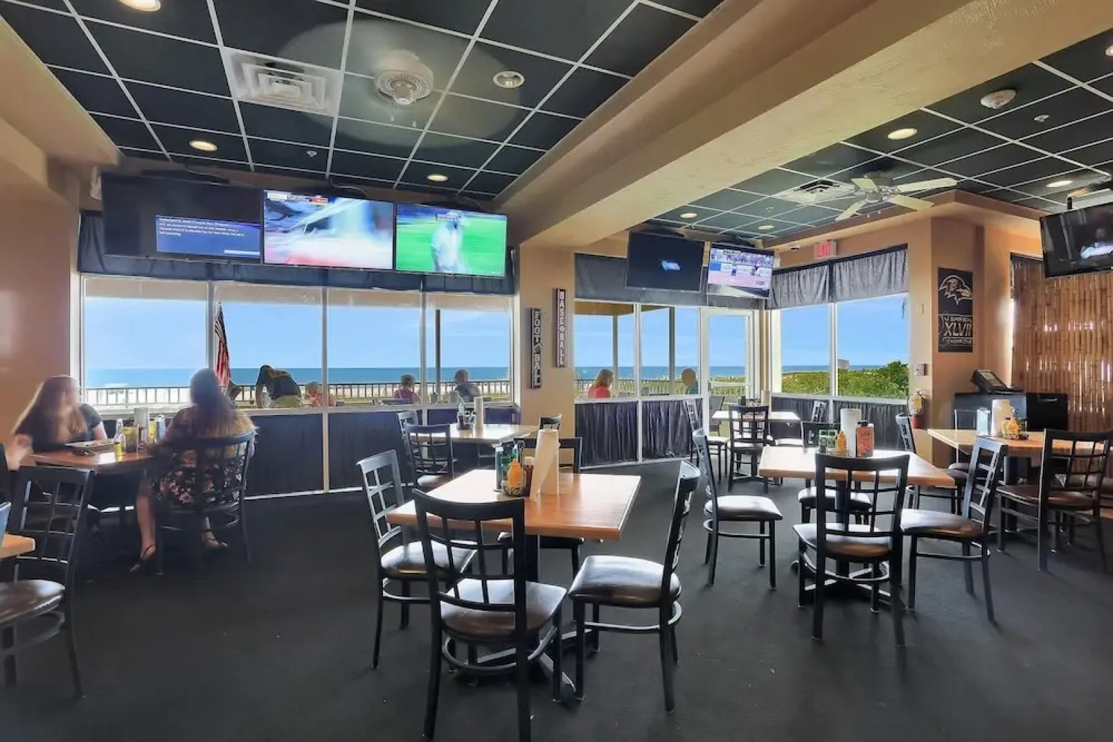 Luxurious Beachfront Condo With Glorious Ocean Views