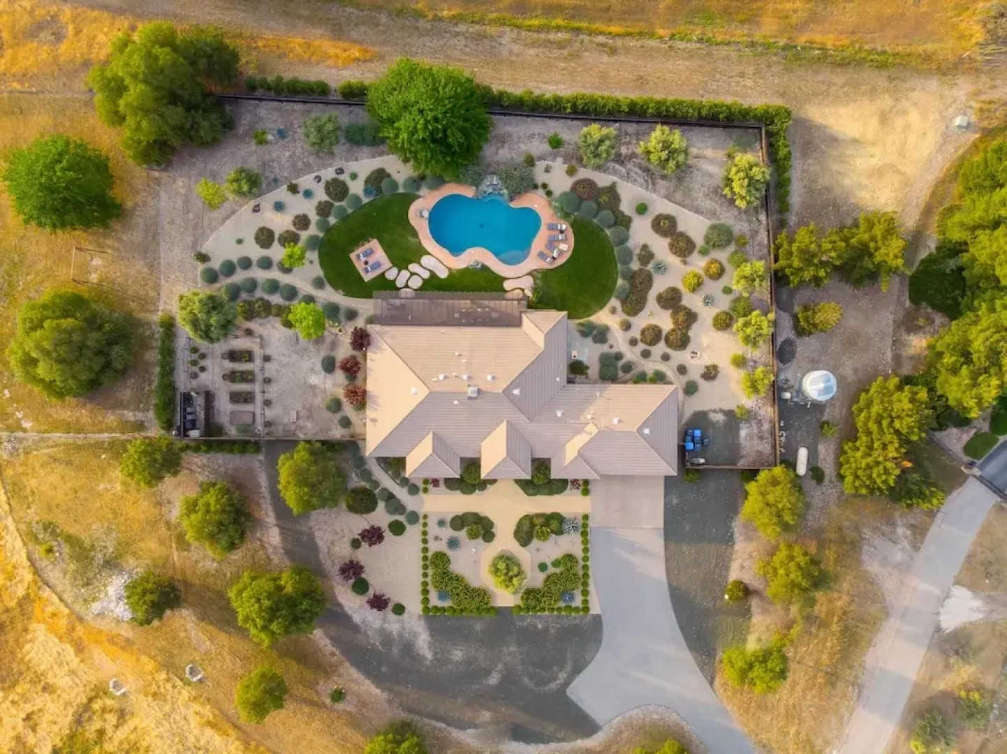 Mustang by AvantStay |  Secluded Getaway w/ Vineyard Views & Pool