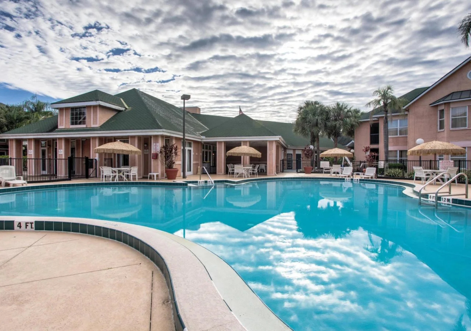 The Palms Hotel & Villas