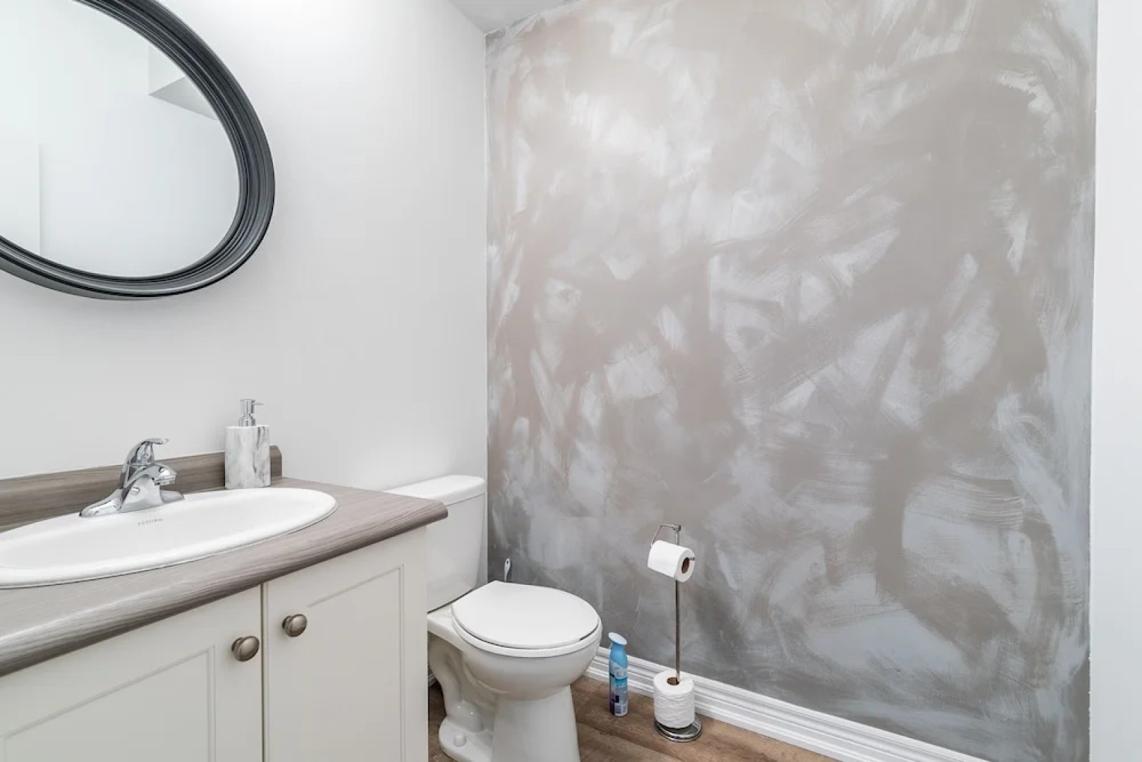 GLOBALSTAY. Modern Lake Ontario Townhomes