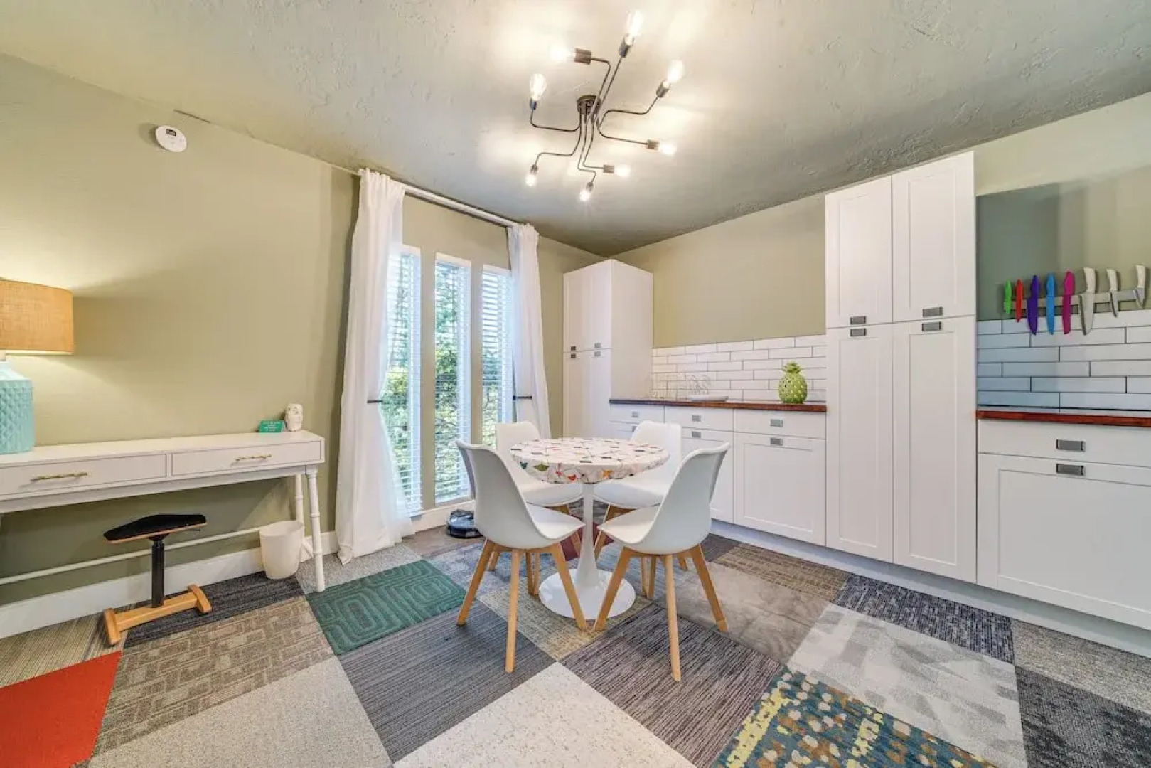 Modern Home Between Seattle, Tacoma & SEA Airport