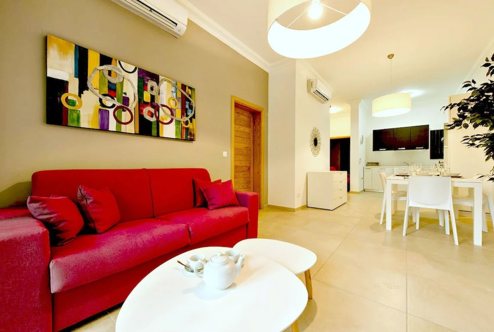 Luxury Apartment With Pool and Terrace, Top Location