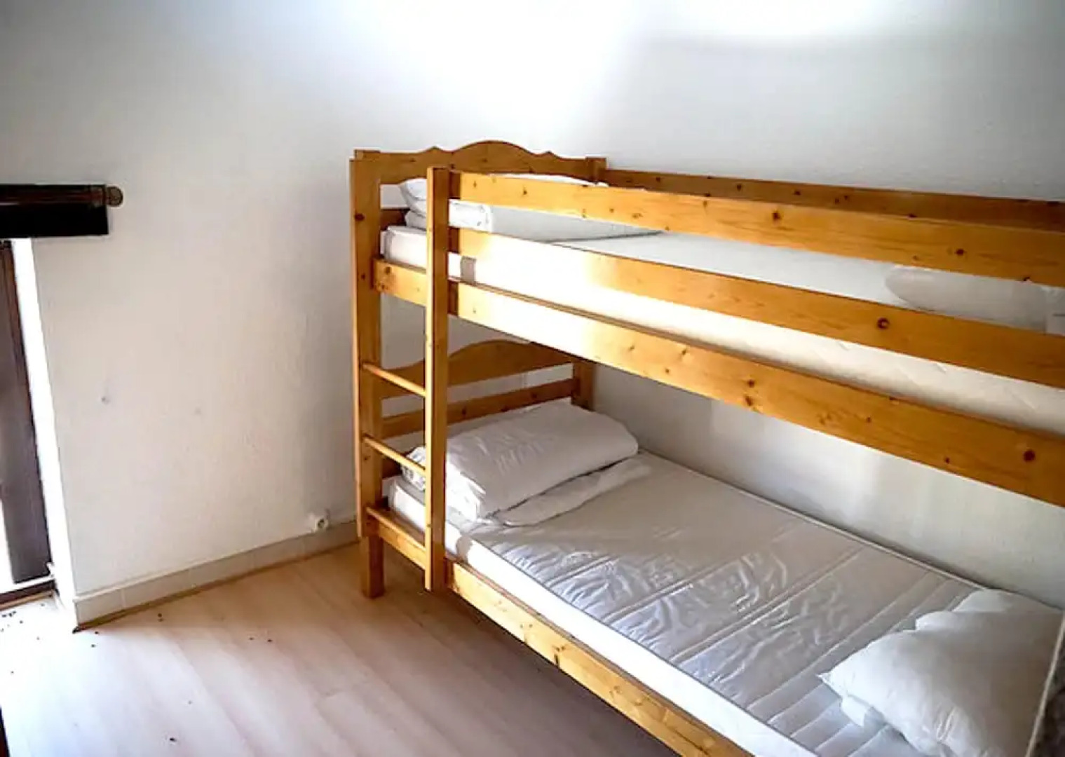 House With 2 Bedrooms in Froidfond, With Pool Access and Furnished Ter