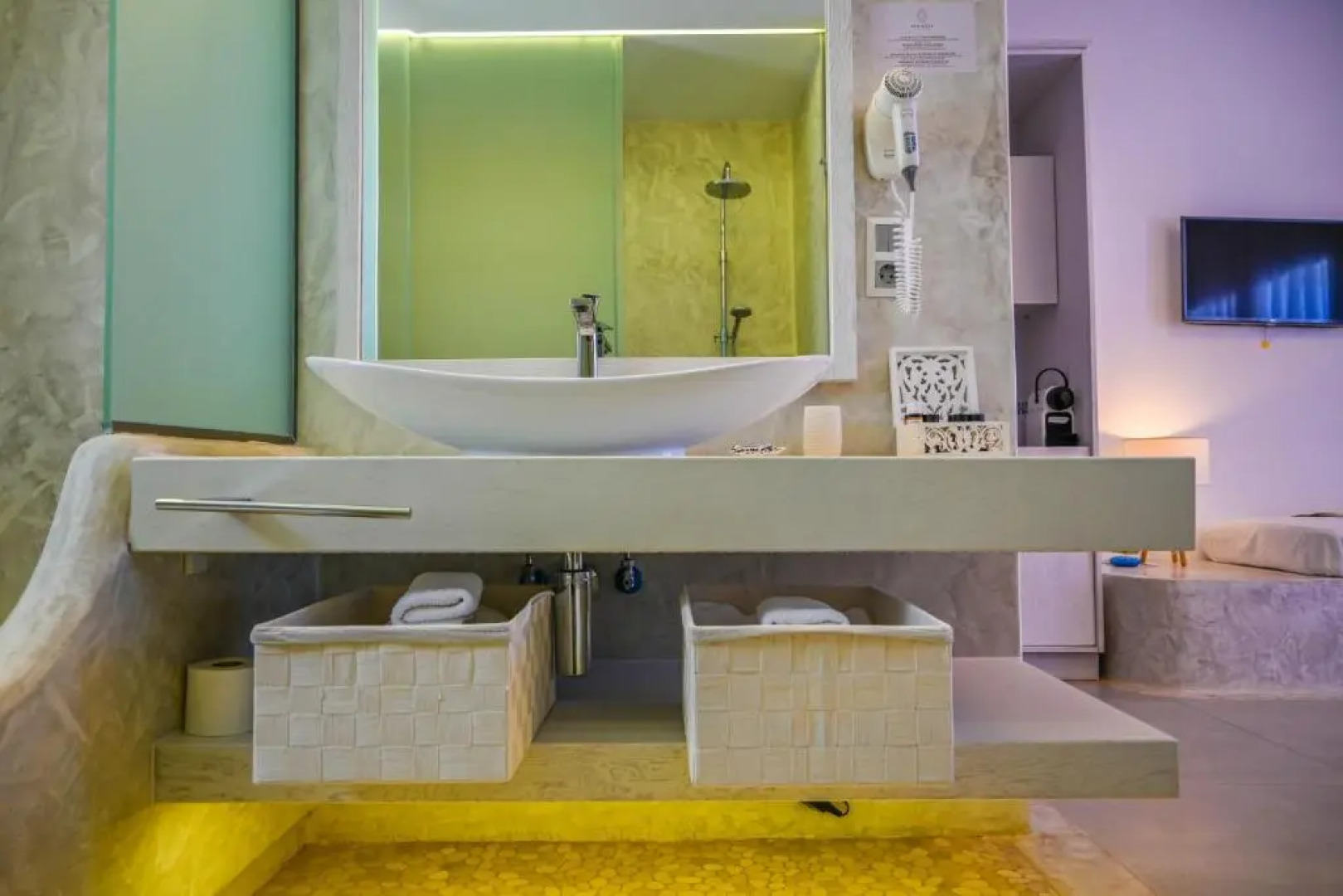 Schinoza Luxury Suites