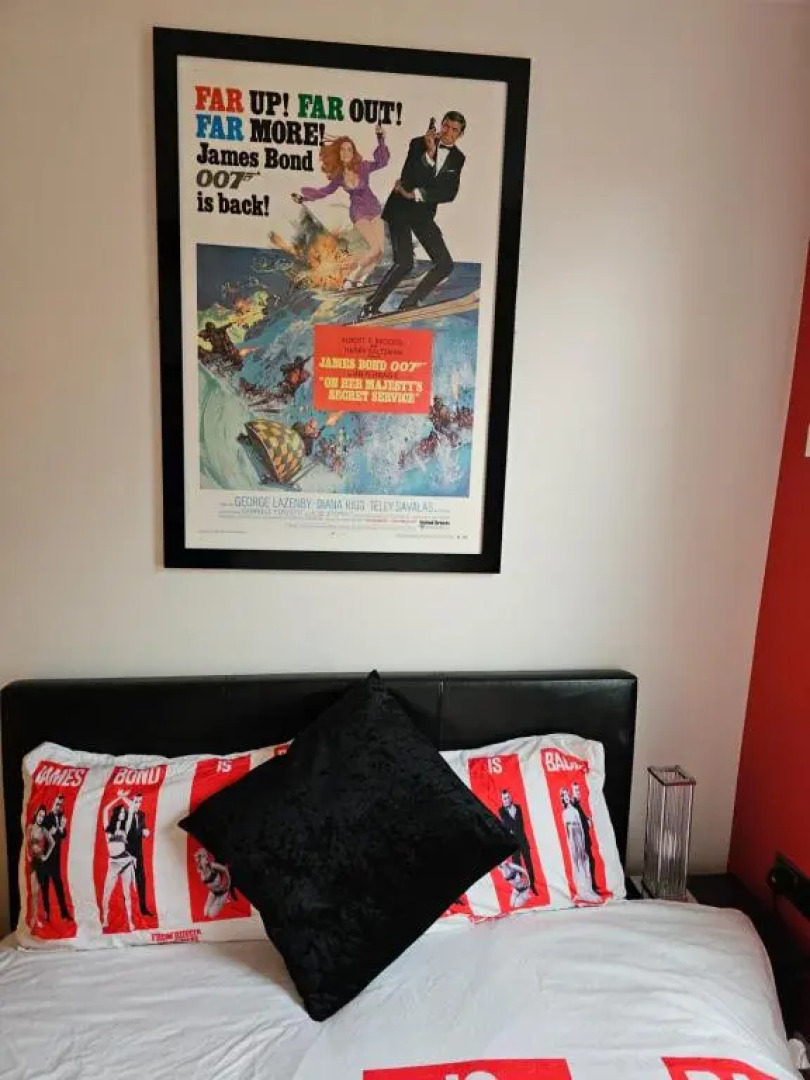 Southsea Royale James Bond 3 bed Cool Penthouse, seafront parking