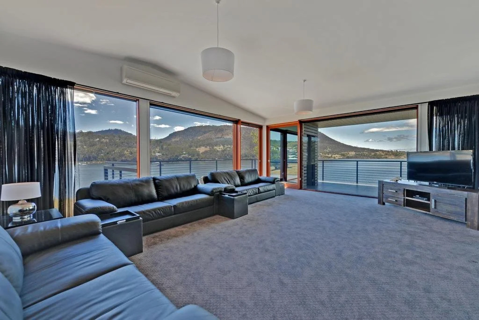 Amazing Unique Five-Star Waterfront Retreat
