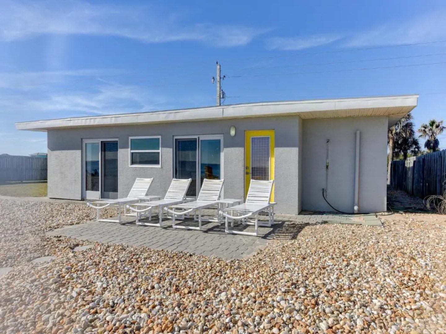 Sunshine House, 3 Bedrooms, Sleeps 8, Ocean Front, Pet Friendly, WiFi