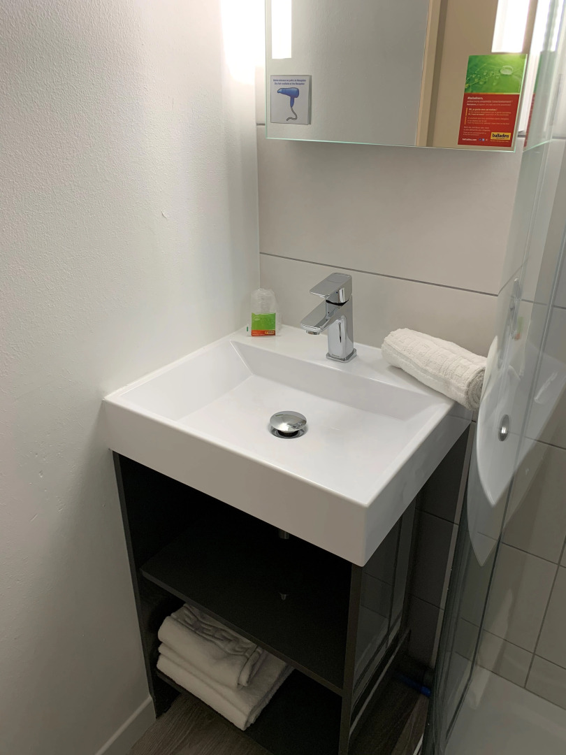 initial by balladins Tours Sud