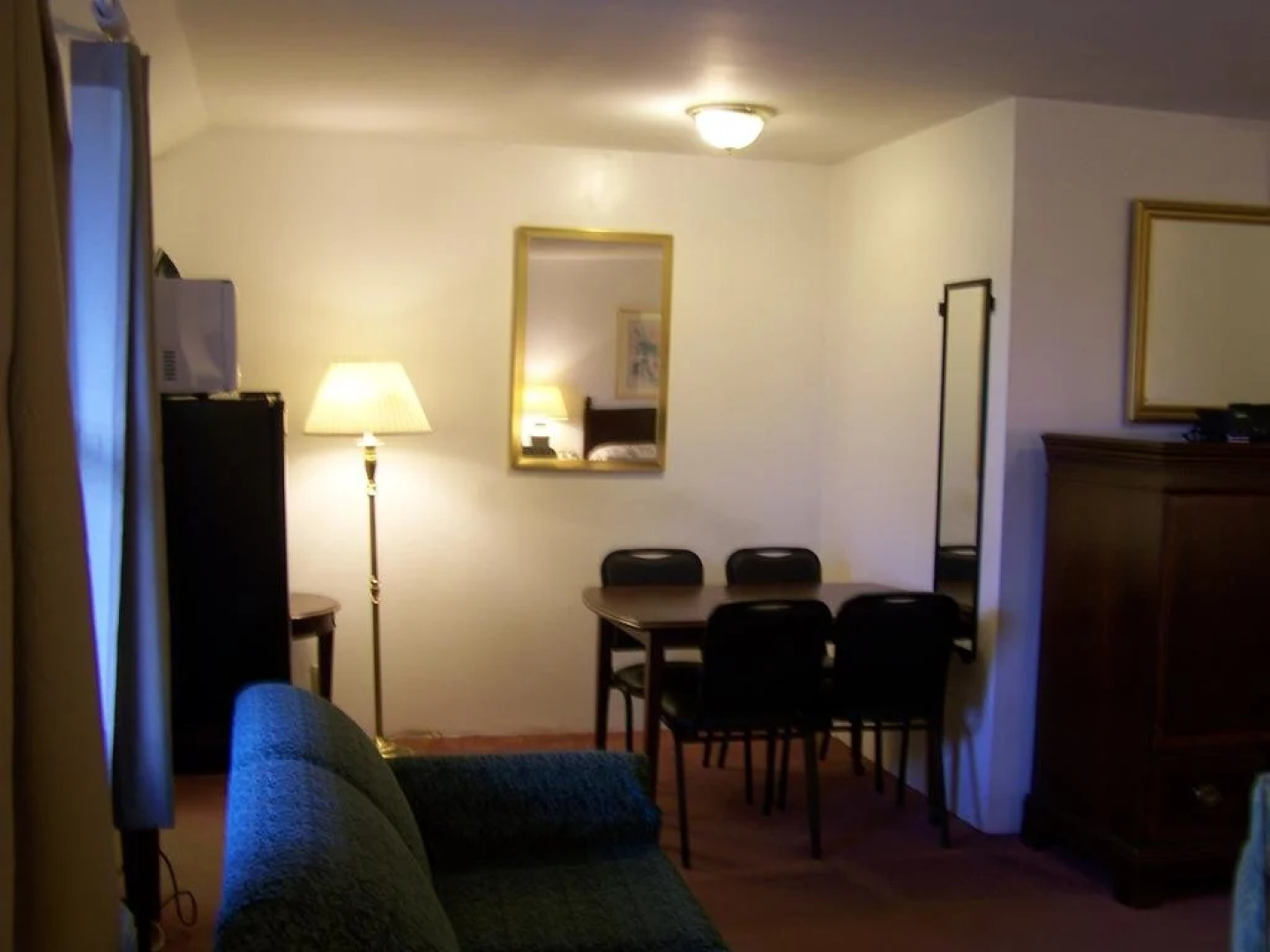 Golden Knight Inn and Suites