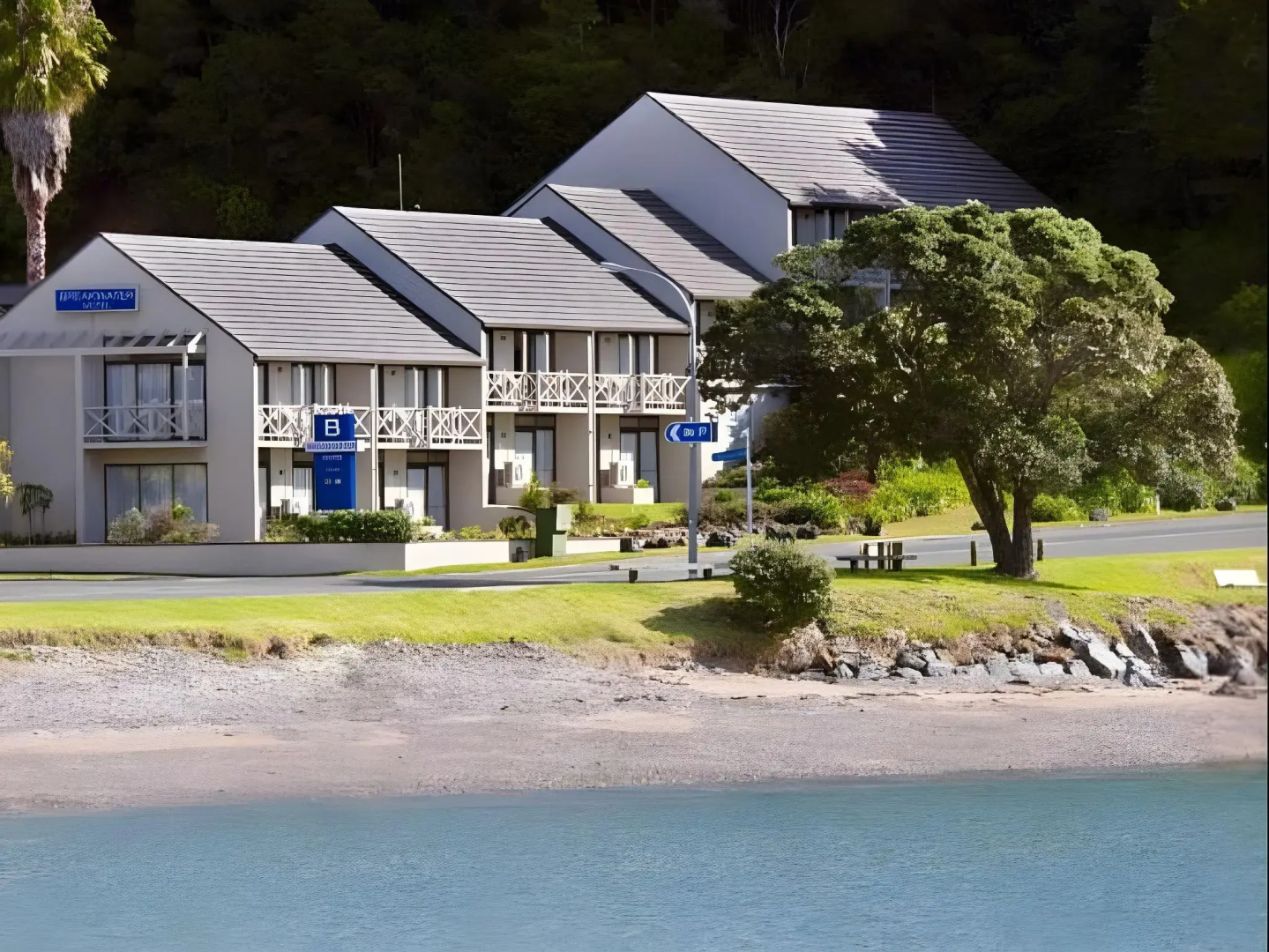 Breakwater Motel