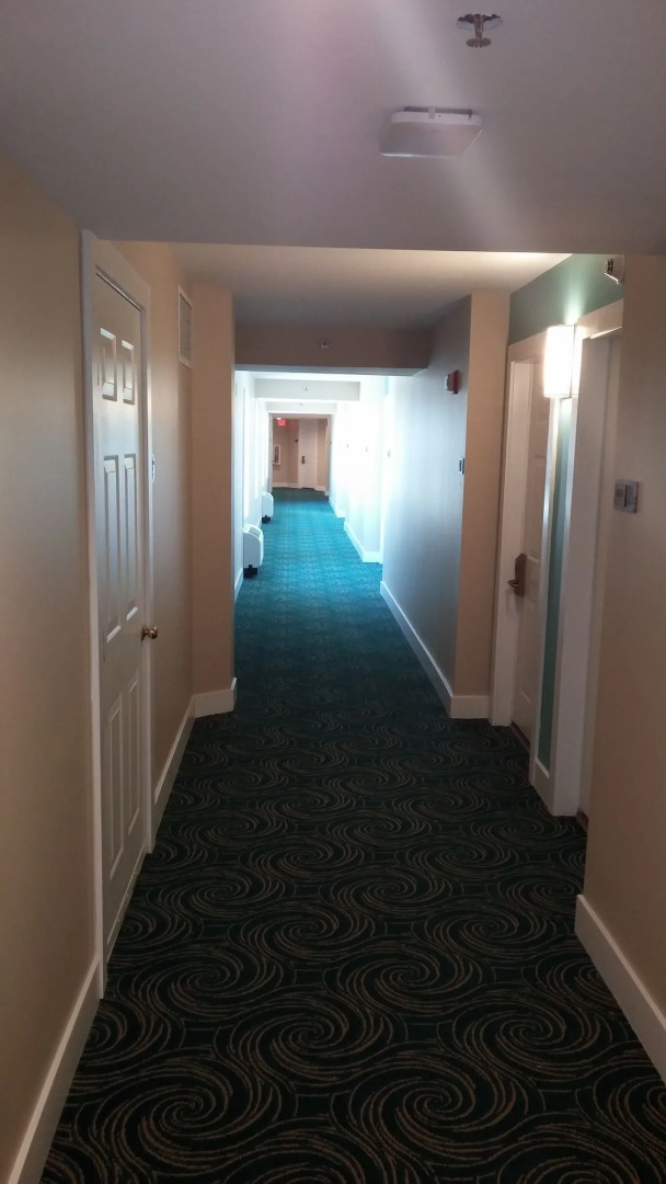 Commander Hotel & Suites