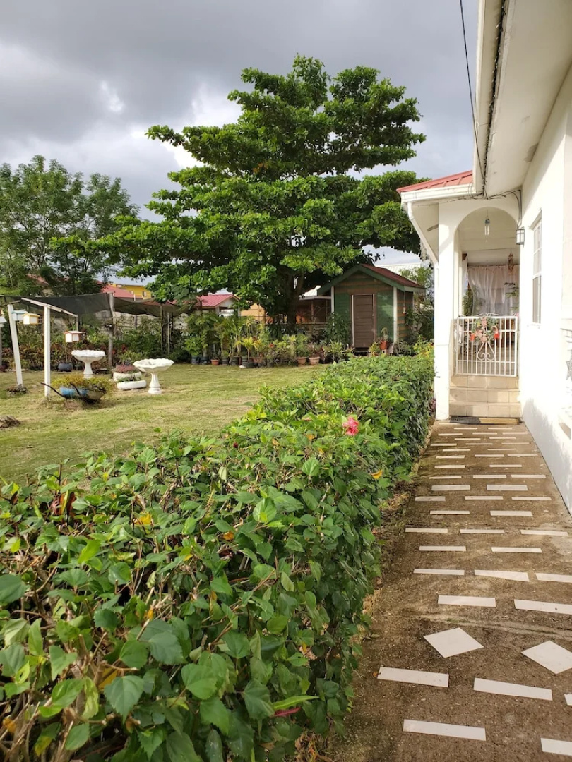 Yoli's Bed & Breakfast