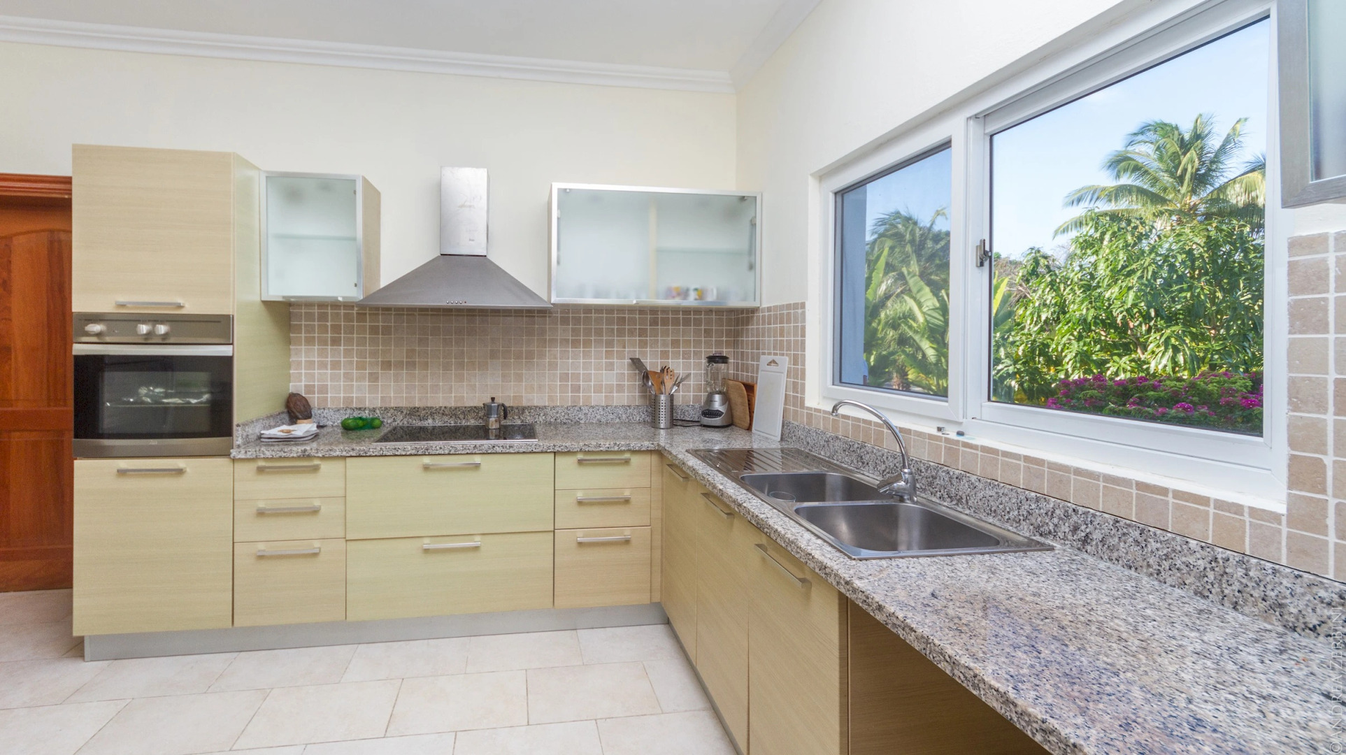 Villa in Bavaro for rent (Cocotal Golf & Country Club) – pool, billiards, maid