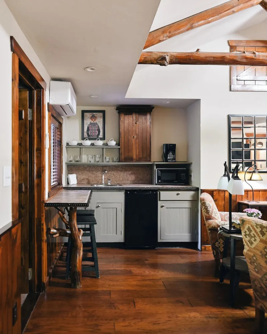 Highland Haven Creekside Inn