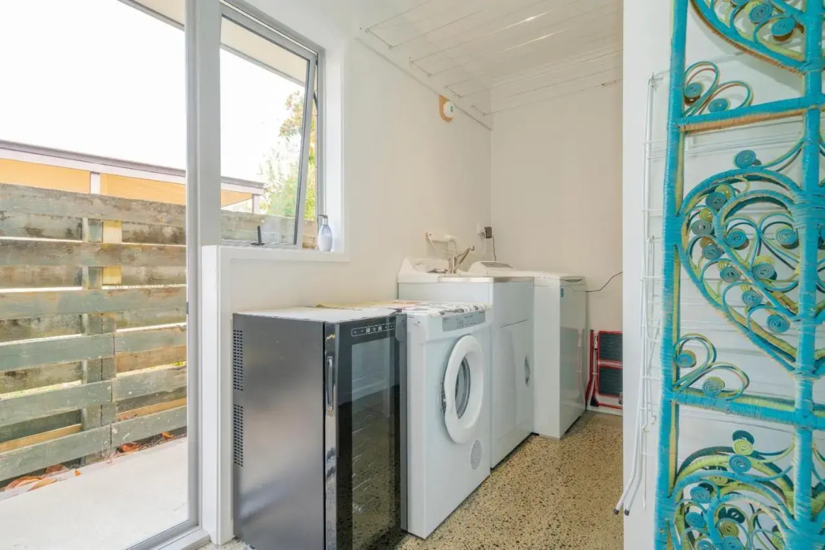 Rose's Beach Pad - Matarangi Holiday Home