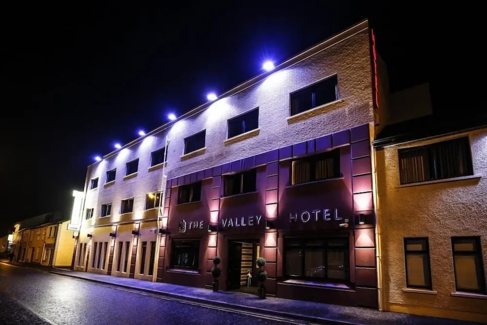 The Valley Hotel & Carriage Gardens