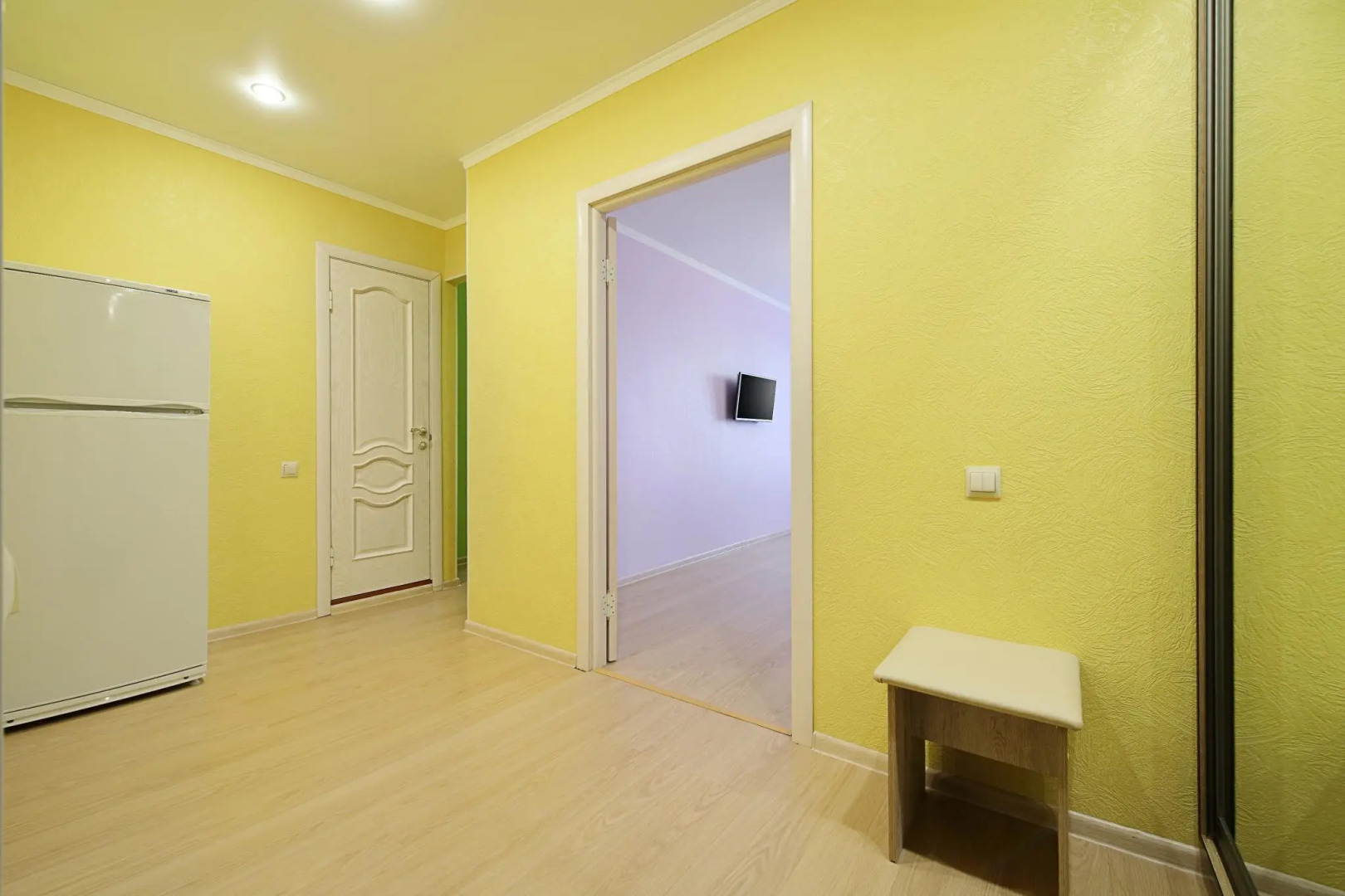 Апартаменты на улице Крайнего 4