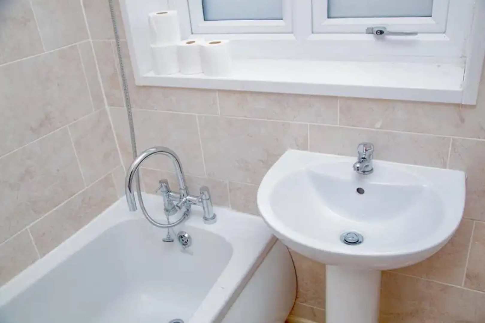 2bed House- Dudley-garden-wifi-tv