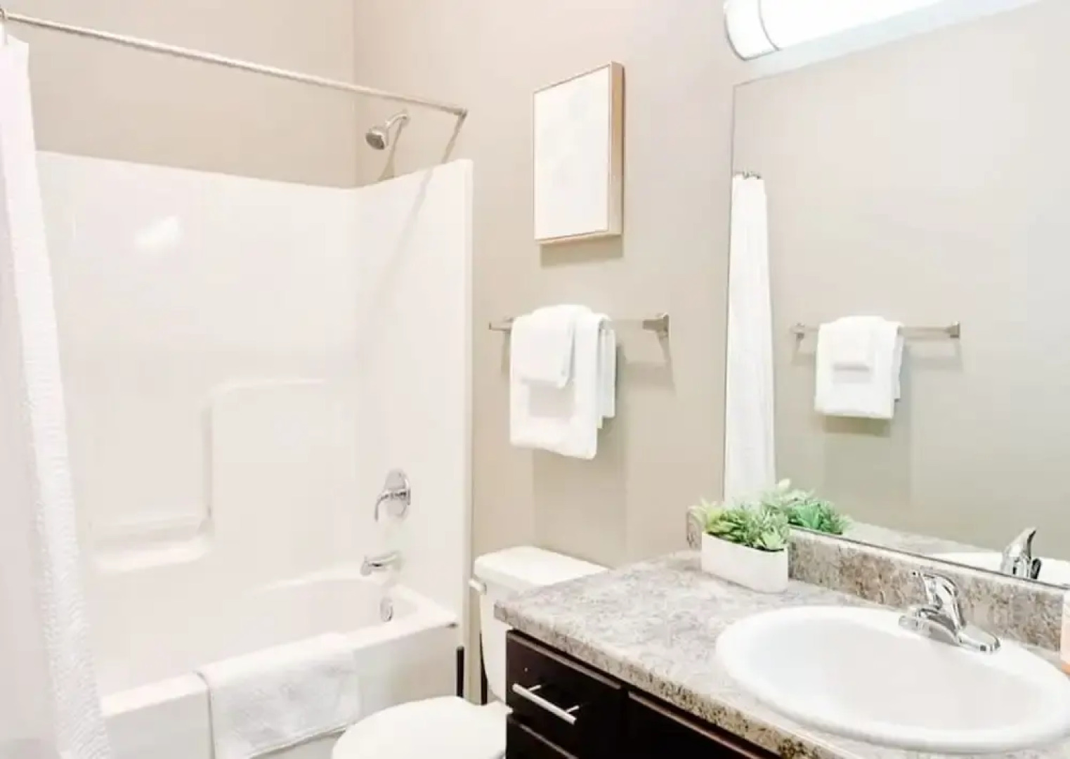 West Des Moines- Garage Gym Pool Jordan Creek