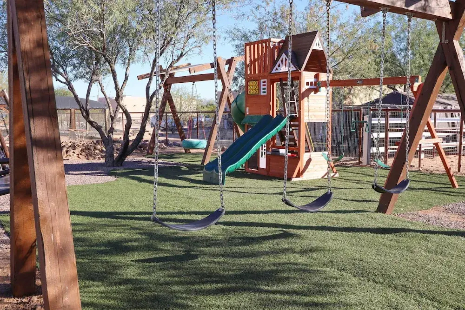 Phoenix 'kick Back Corral' w/ Outdoor Oasis!