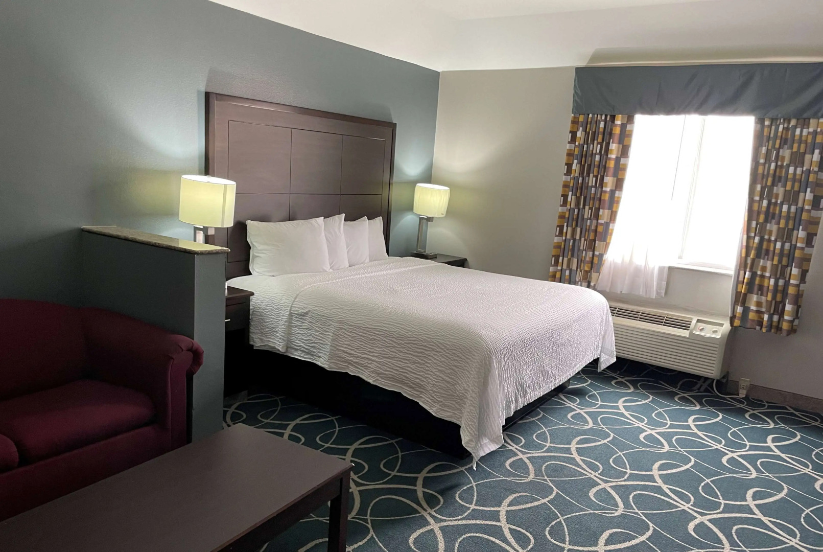 Days Inn & Suites by Wyndham Cleburne TX